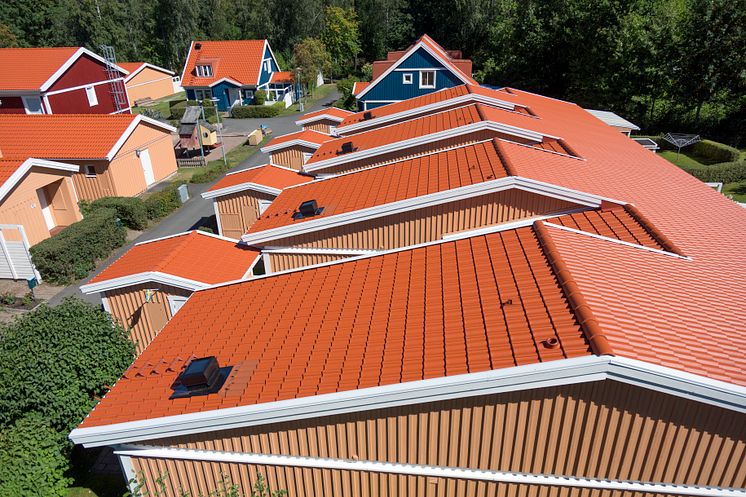 Stora bostadsrättsföreningar i Mariestad valde Moniers kompletta takkoncept med projektsupport och 15 års Tätt Tak-garanti