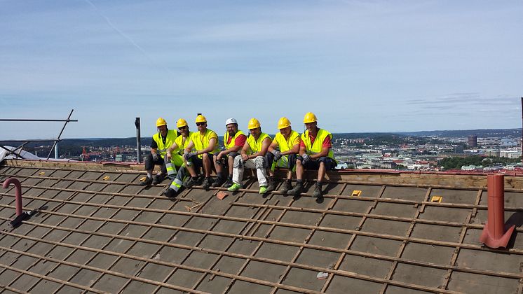 Årets takläggarkung blickar ut över hela Göteborg från nylagda Vittinge-tak Årets takläggarkung blickar ut över hela Göteborg från nylagda Vittinge-tak