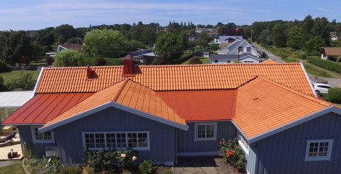 Ett vackert hus har blivit ännu vackrare med Vittinges enkupiga lertegel
